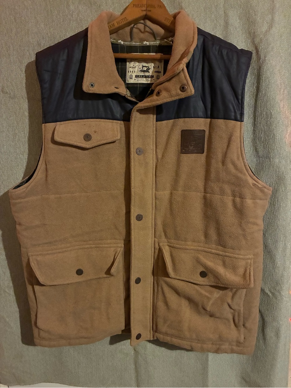 Lrg Men's Tan Fleece Vest with Dark Brown Yoke